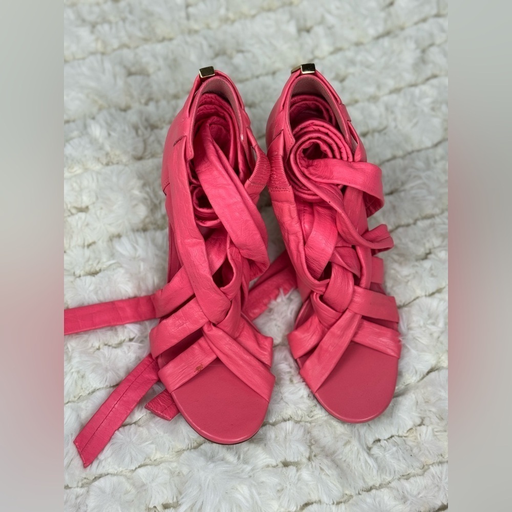 Tory Burch Pink Sandals with Elegant Straps